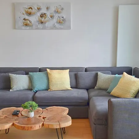 Apartment Castle View Sky, 3 Rooms, Panorama Loggia, Free Parking, Wifi, Old Town