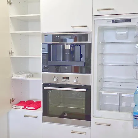 Apartment Castle View Sky, 3 Rooms, Panorama Loggia, Free Parking, Wifi, Old Town Bratislava