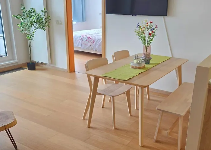 Castle View Sky, 3 Rooms, Panorama Loggia, Free Parking, Wifi, Old Town * 브라티슬라바