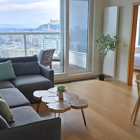 Castle View Sky, 3 Rooms, Panorama Loggia, Free Parking, Wifi, Old Town Апартаменты Братислава