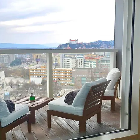 Castle View Sky, 3 Rooms, Panorama Loggia, Free Parking, Wifi, Old Town * Братислава